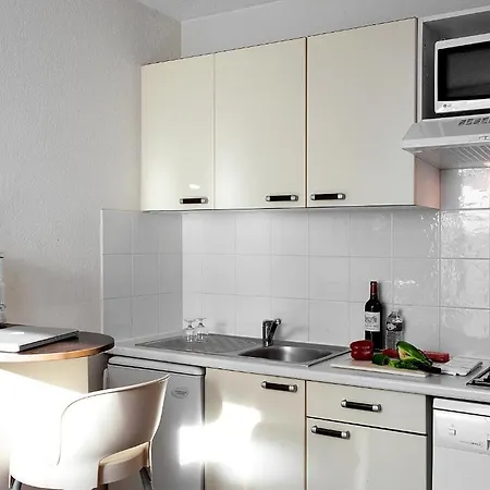 At Ξενοδοχείο με διαμερίσματα Τουλούζη