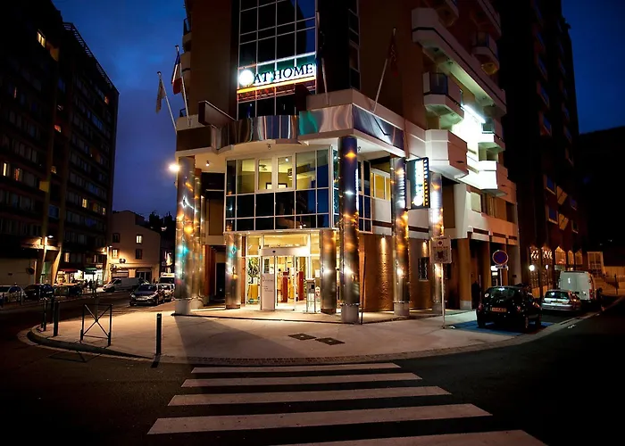 At מלון דירות