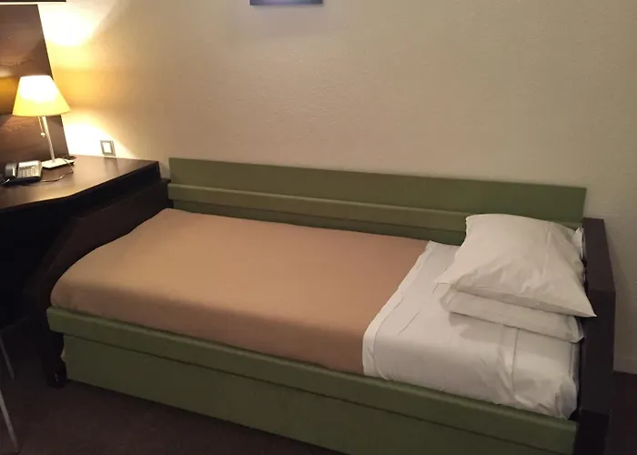 מלון דירות At 2*